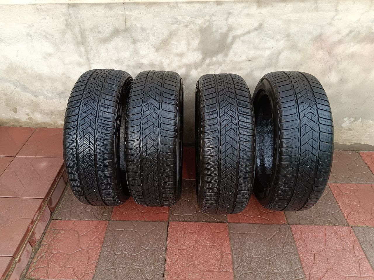 Шини, гума на авто, зимова резина Pirelli sottozero 3 225/50/R18 rf