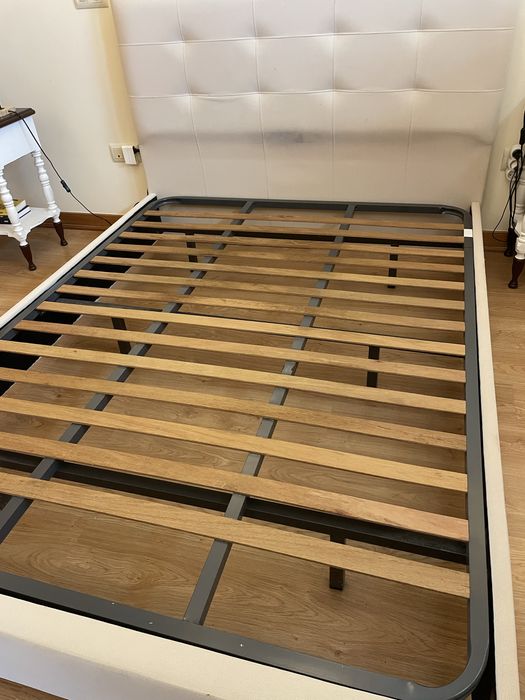 Cama de casal com cabeceira + Estrado (usado)