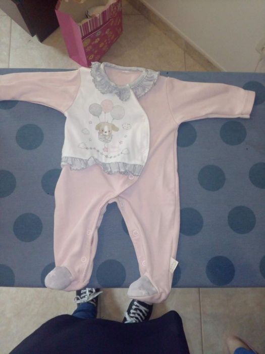 Jardineiras e babygrow bebé tamanho 0