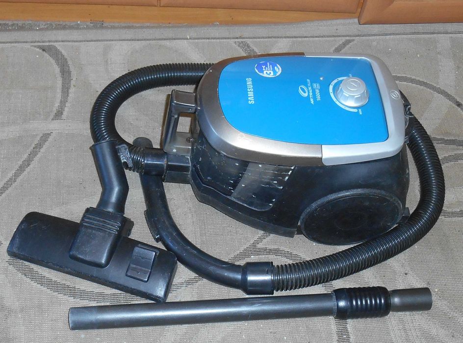 Пылесос Samsung контейнерный, рабочее состояние