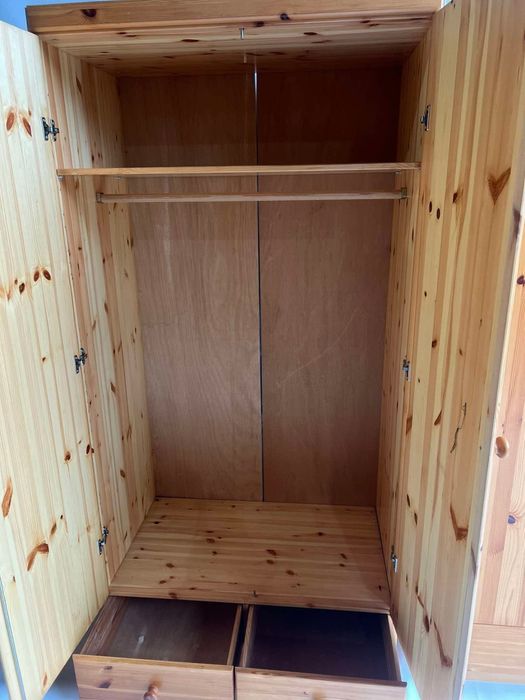 Komoda z litego drewna - szafa