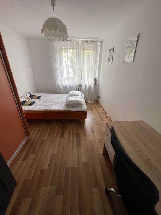 STALOWA WOLA // 7os. // 750 PLN//
