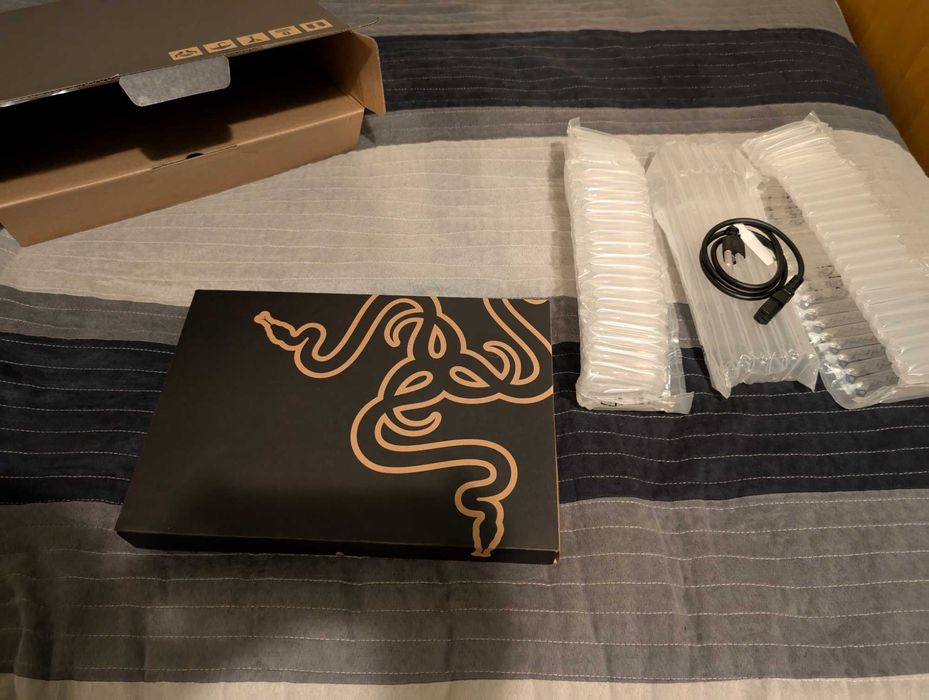 Razer Blade 16 (2024) RTX 4090, 64 GB RAM, 2+2 TB SSD – idealny stan