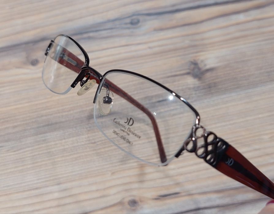 Женские оправы с ажурными вставками CD 252 от Catherine Deneuve!