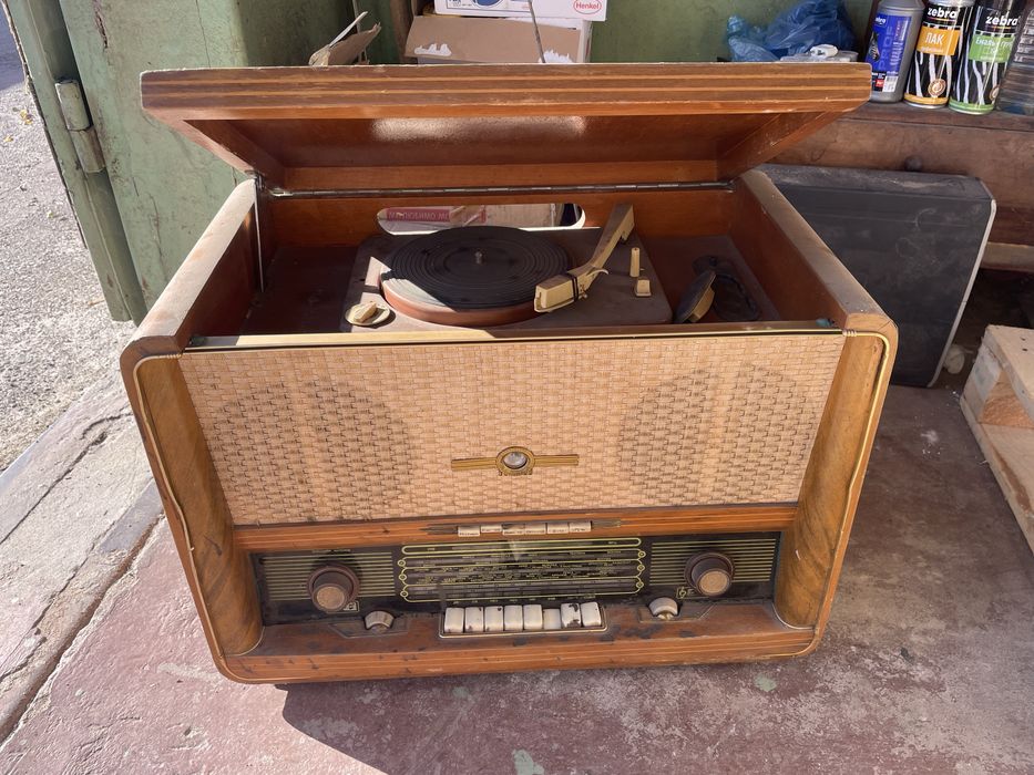 Радіо раритет під відновелення