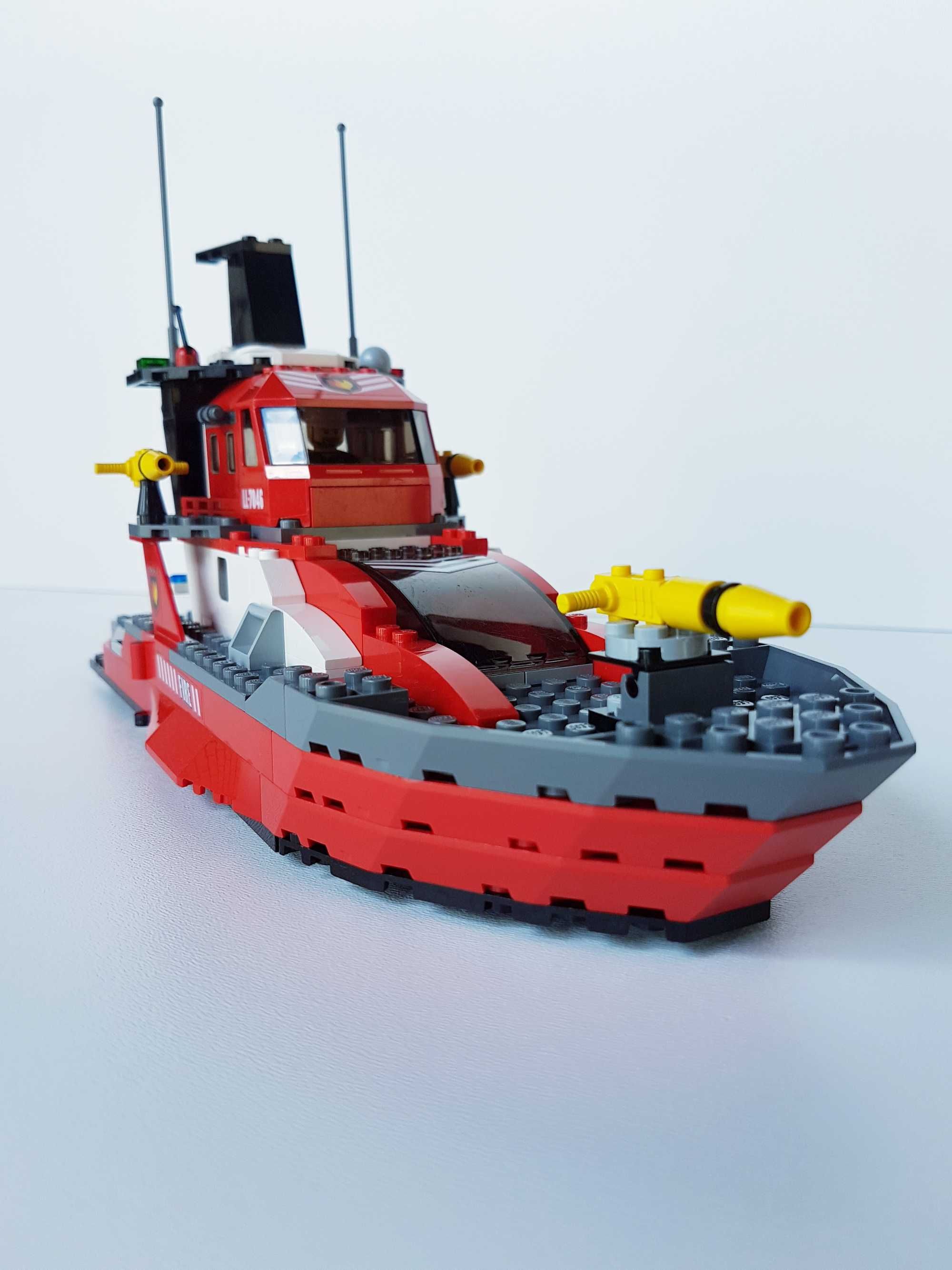 LEGO City 7046 Fire Command Craft
