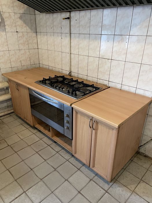 Продам газовую поверхность на шесть комфорок и электродуховку