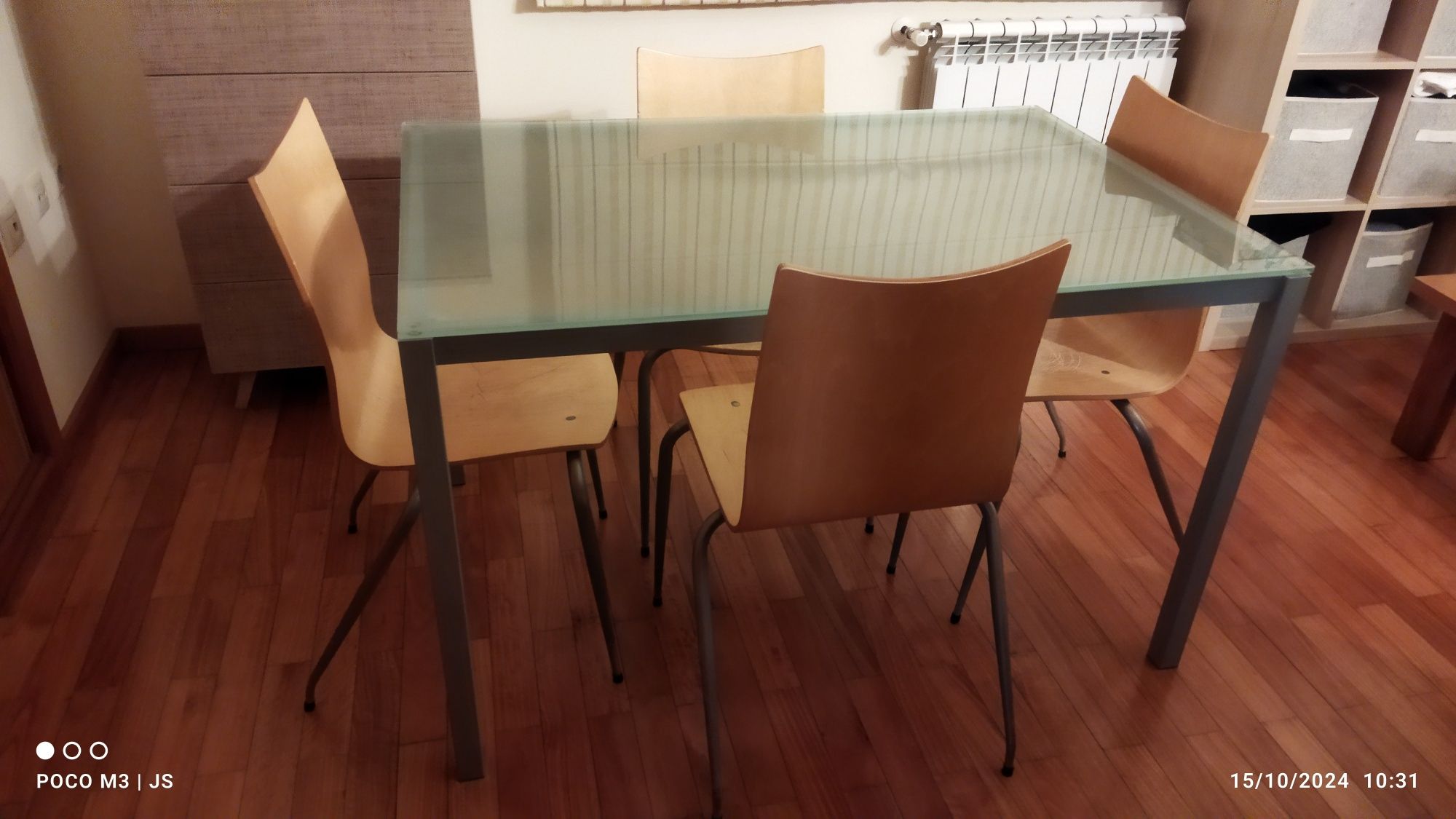 Mesa de cozinha com 4 cadeiras