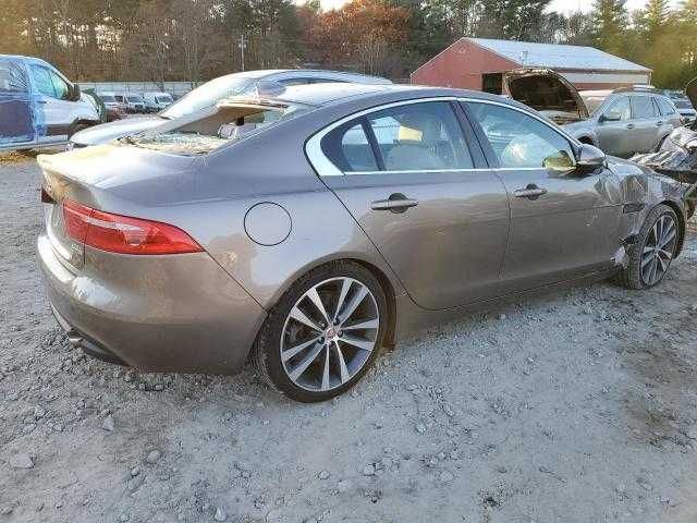 Jaguar XE z 2017 roku, 3.0L 250 kW, model USA.