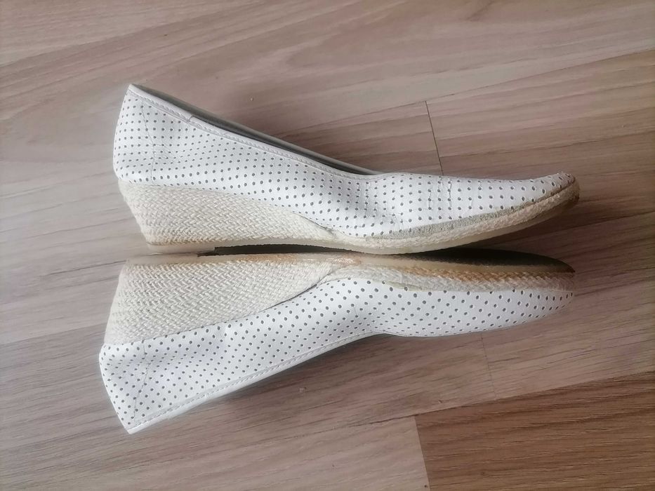 Buty na koturnie