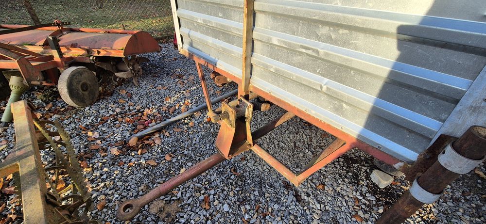 Rębak rozdrabniacz do gałęzi