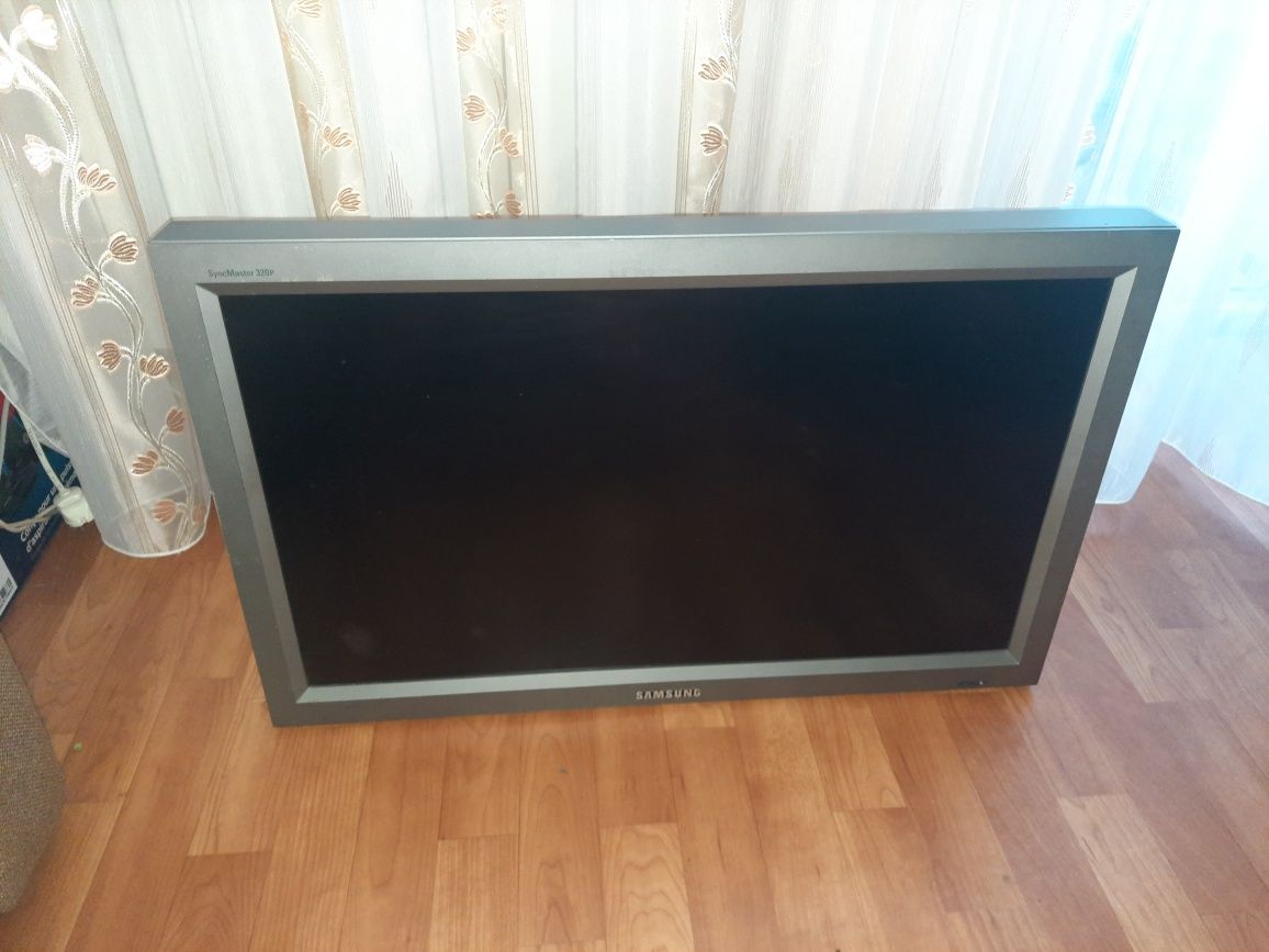 Монітор Samsung SyncMaster 320P 32