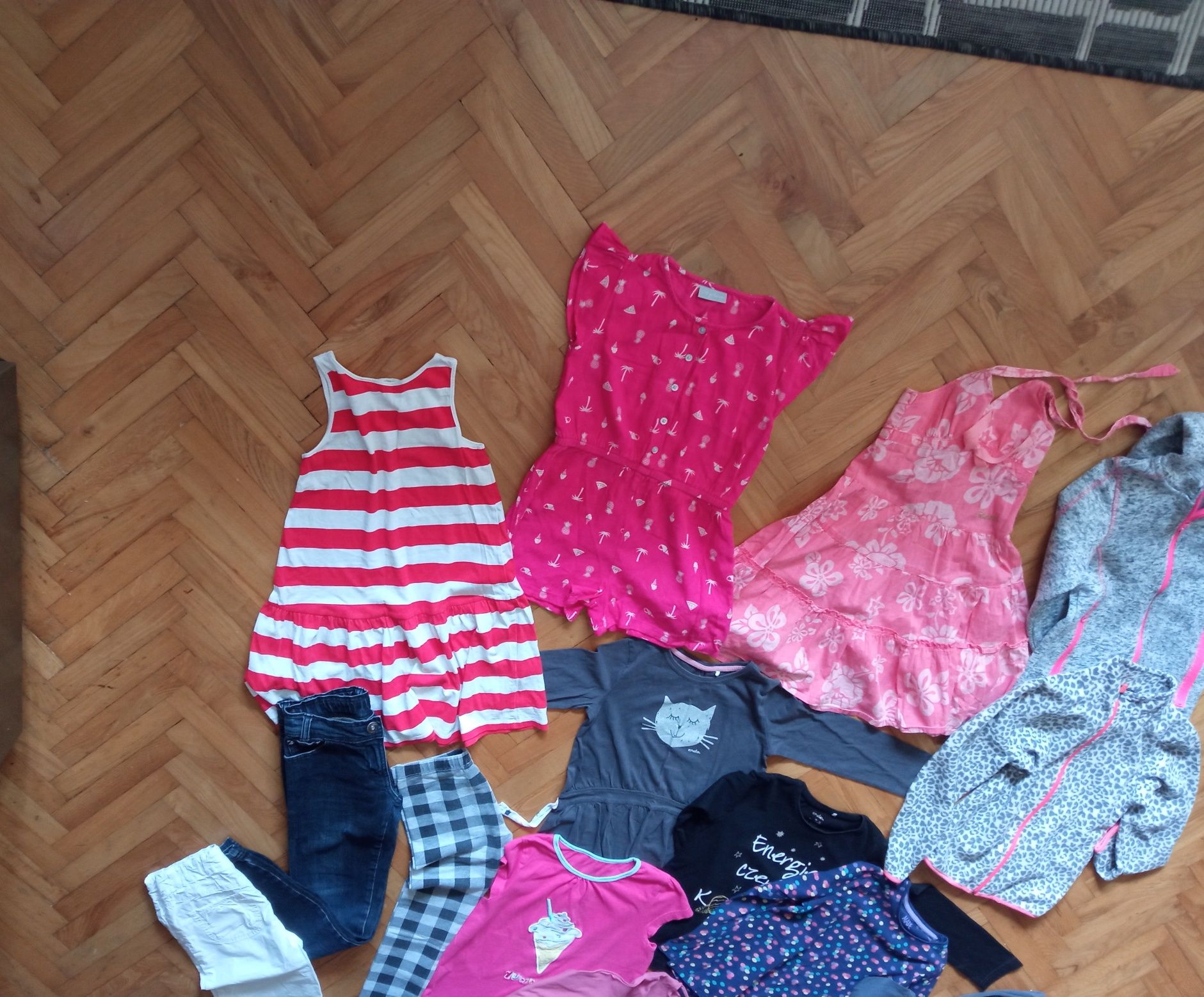 Paka 20 sztuk bluza t-shirt sukienka spodenki jeansy roz 128
