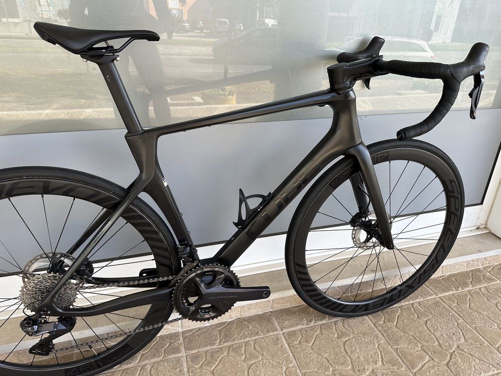 Bicicleta de estrada - ULtegra Di2 - Rodas carbono