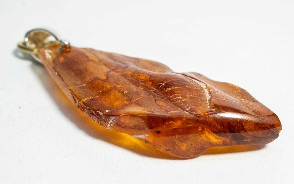 Bursztynowy wisiorek ze srebrem