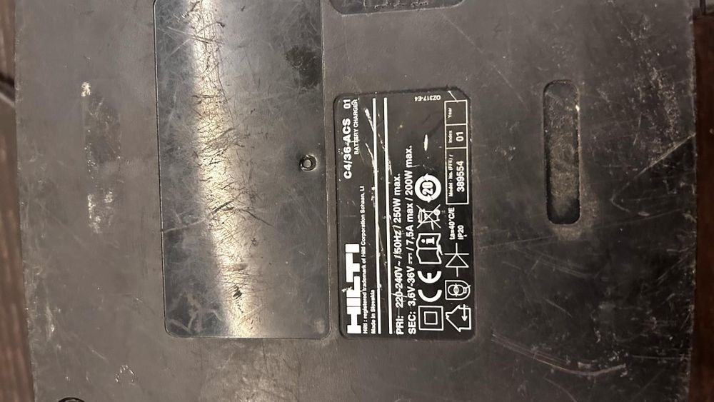 Ładowarka HILTI C4/36-ACS, baterie