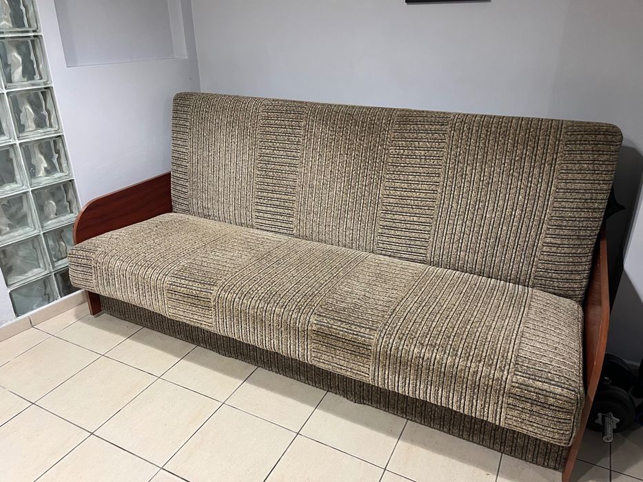 Oddam trzy rozkładane sofy