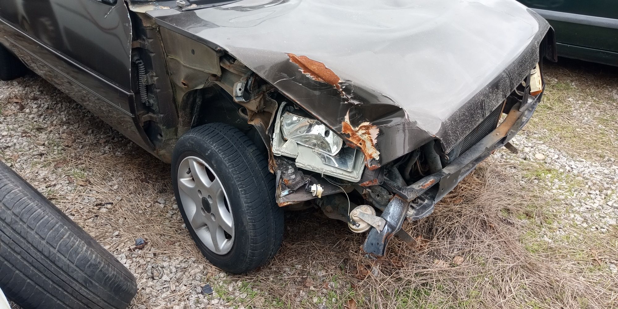 Renault Super 5 acidentado