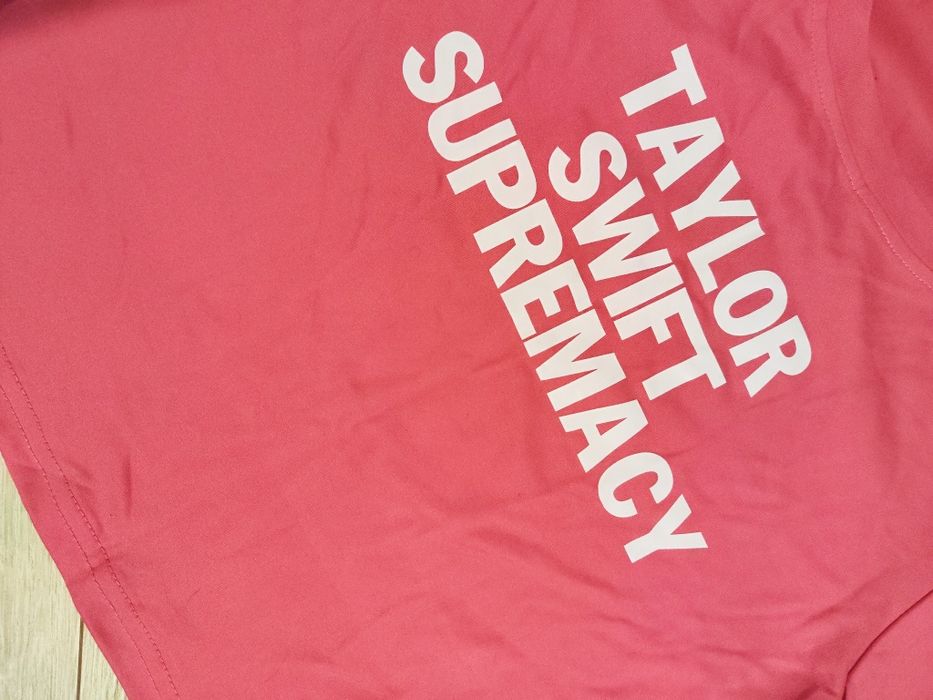 Koszulka crop top Taylor Swift różowa
