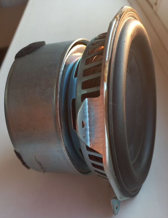 Низкочастотный динамик