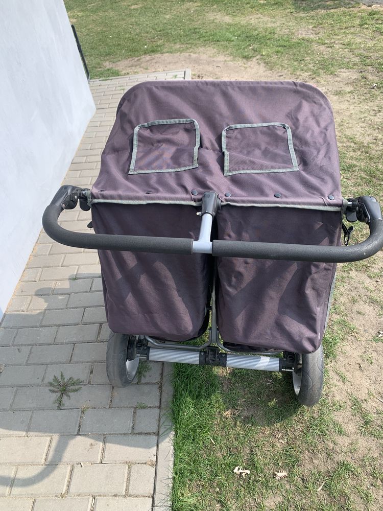 Kees twin wózek spacerowy podwójny bliźniaczy rok po roku