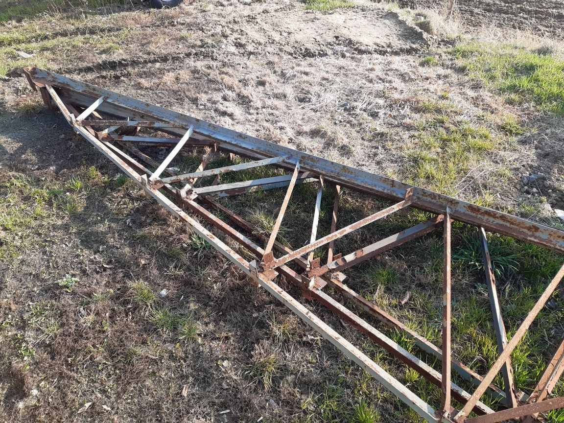 Konstrukcja stalowa wiaty wiązary dachowe