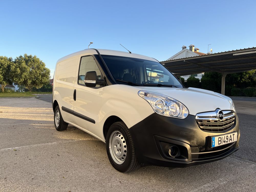 Opel Combo 1.3 Ecoflex-95 cv- c/ bola de reboque