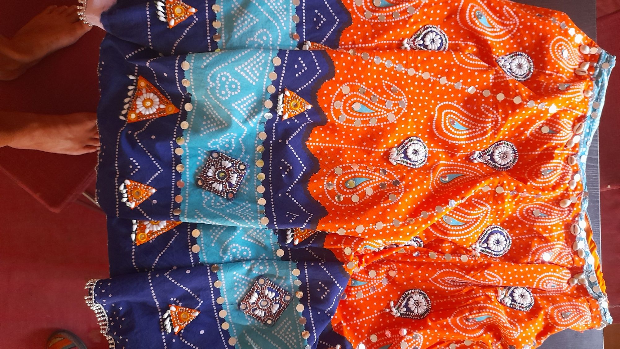 Conjunto indiano com top, saia e sari