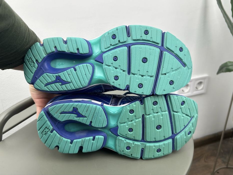 Оригінал! Кросівки Mizuno Wave Enigma 37 розмір MM372