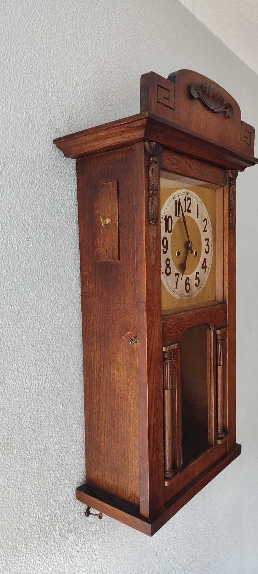 398 Zegar wiszący mechaniczny HAU - antyk