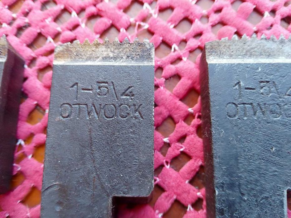 Noże do gwintownicy OTWOCK  1 - 5/4 komplet