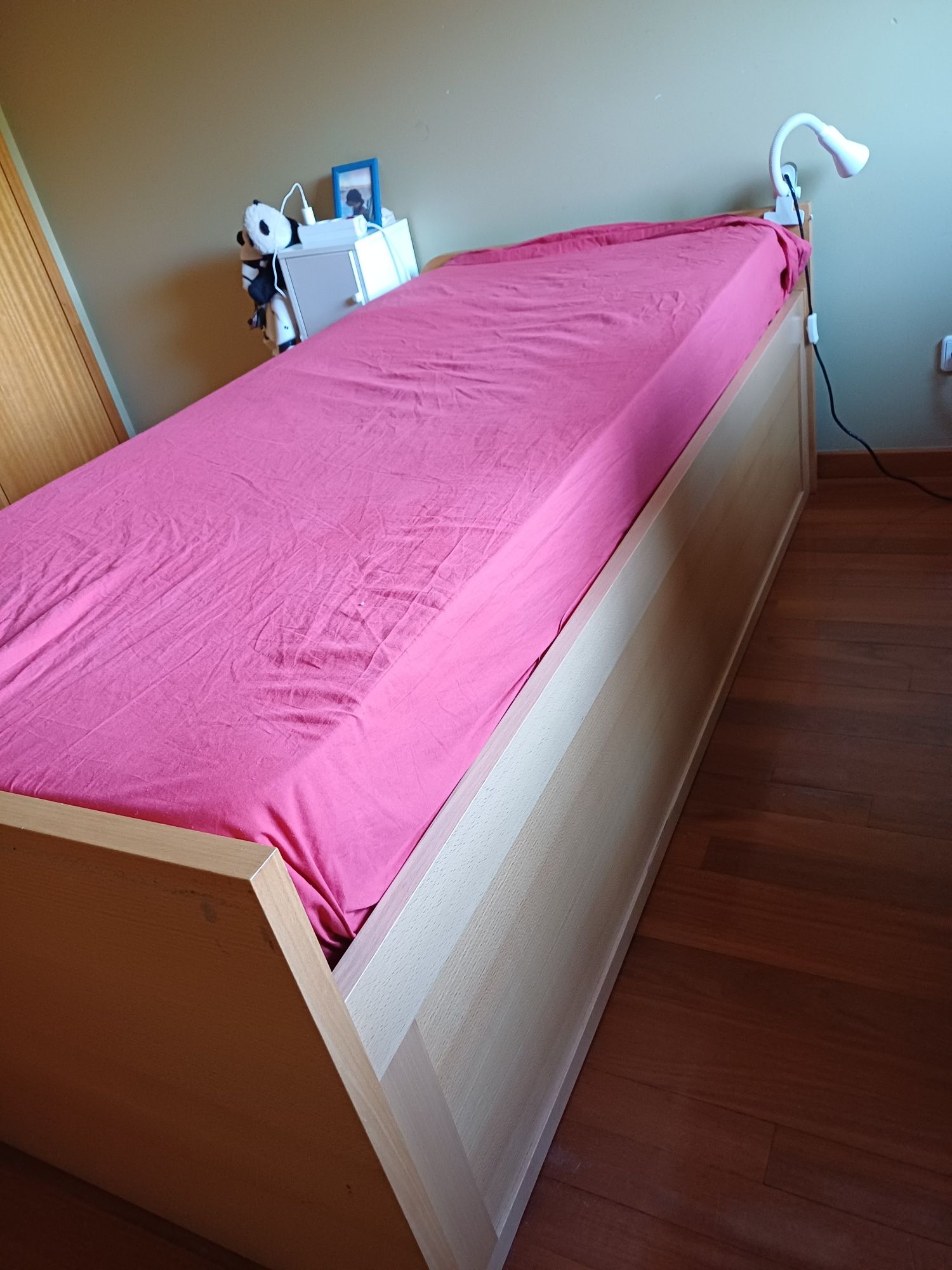 Cama solteiro com gavetas