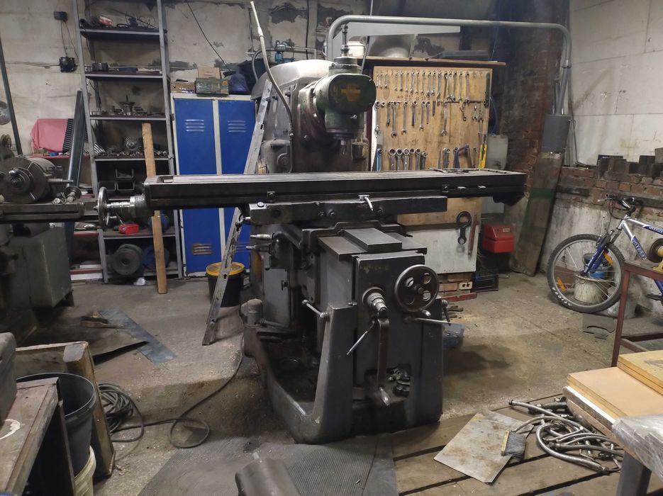 Frezarka uniwersalna FWA41M