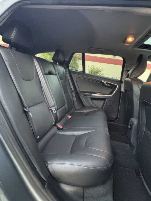 Volvo V60 Cross Country      2016