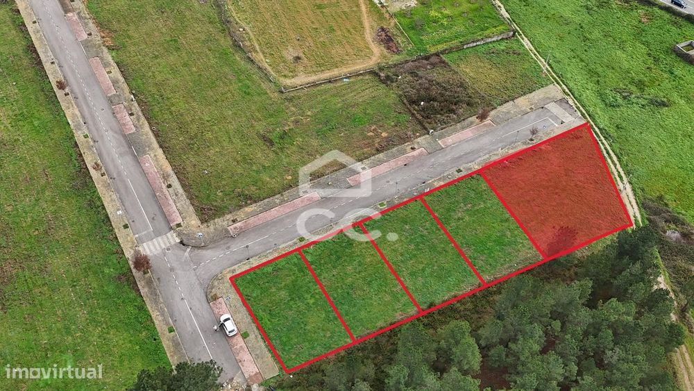 Lote de terreno destinado à construção de moradia, situado em uma loca