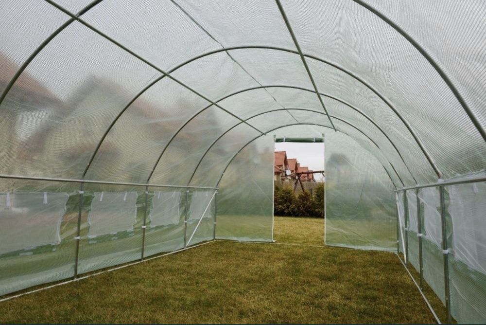 Теплиця - парник з вікнами. Теплица. Плівка теплична. Металевий каркас