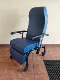 Fotel na kółkach dla osoby starszej lub inwalidy do oddania