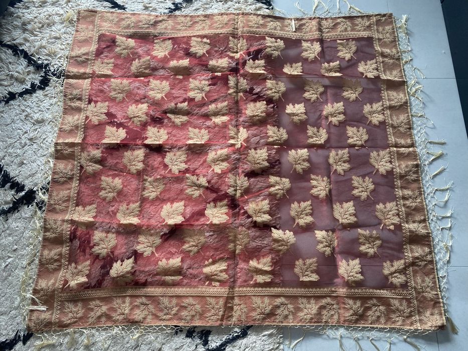 Obrus bieżnik nakrycie stół stolik ława