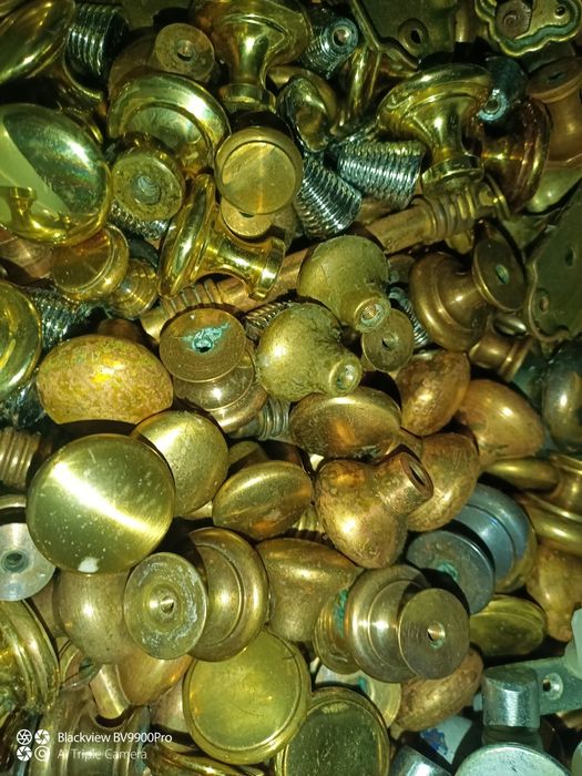 Puxadores para portas e gavetas móveis