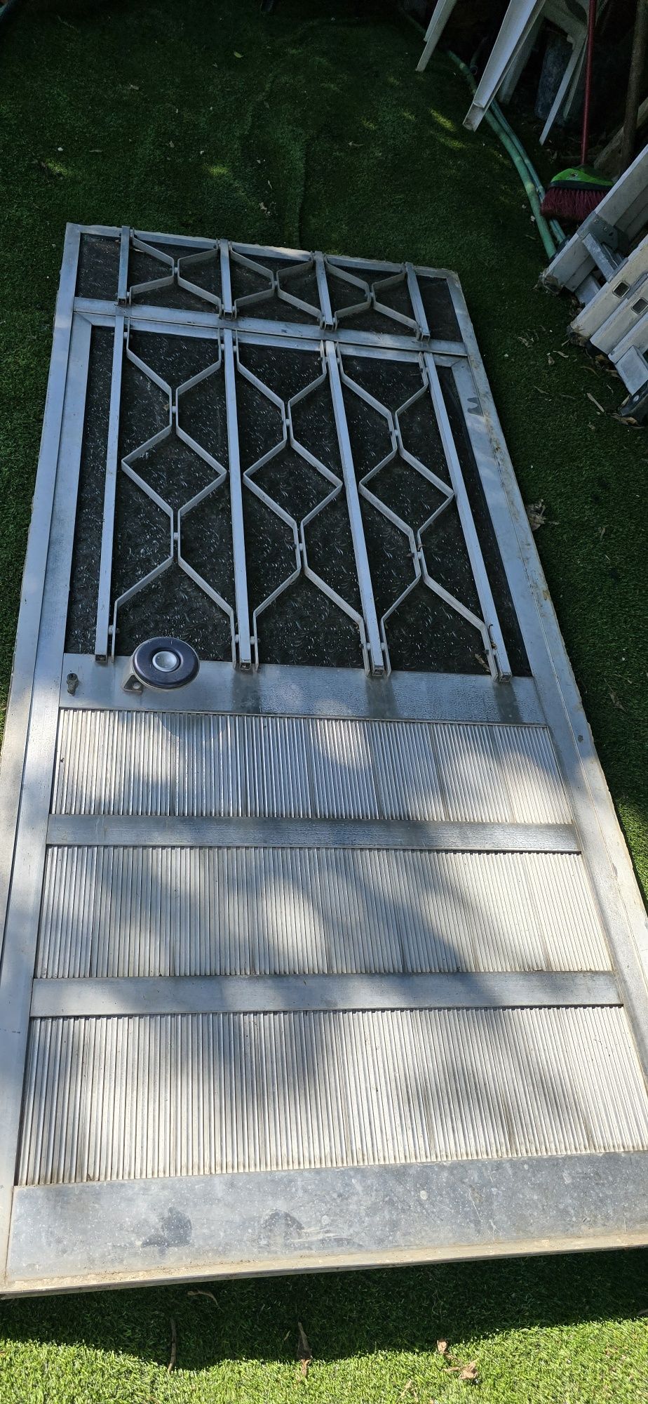 Porta em alumínio com vidros completa