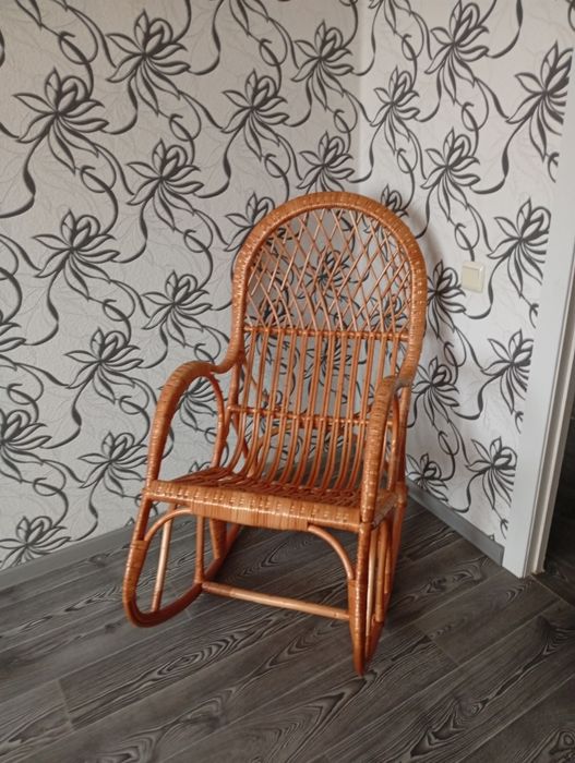 Кресло качалка в состоянии нового.