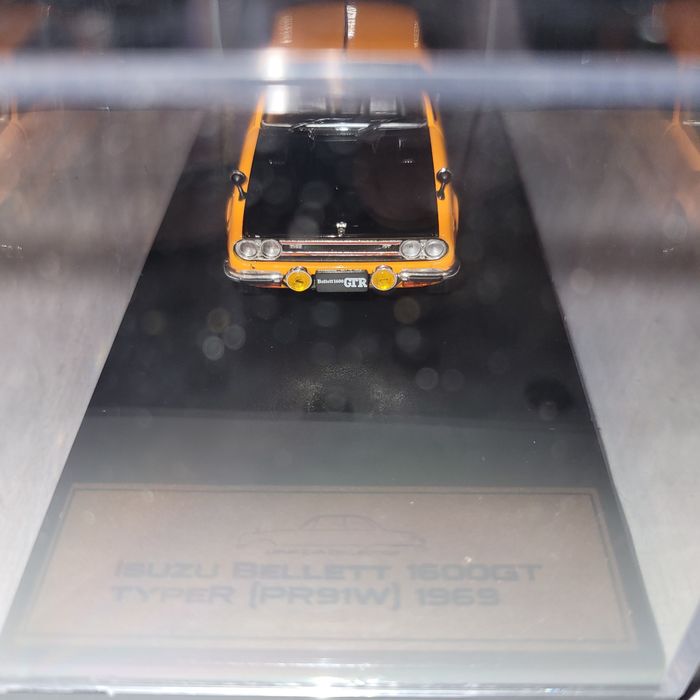 Carro miniatura Isuzu