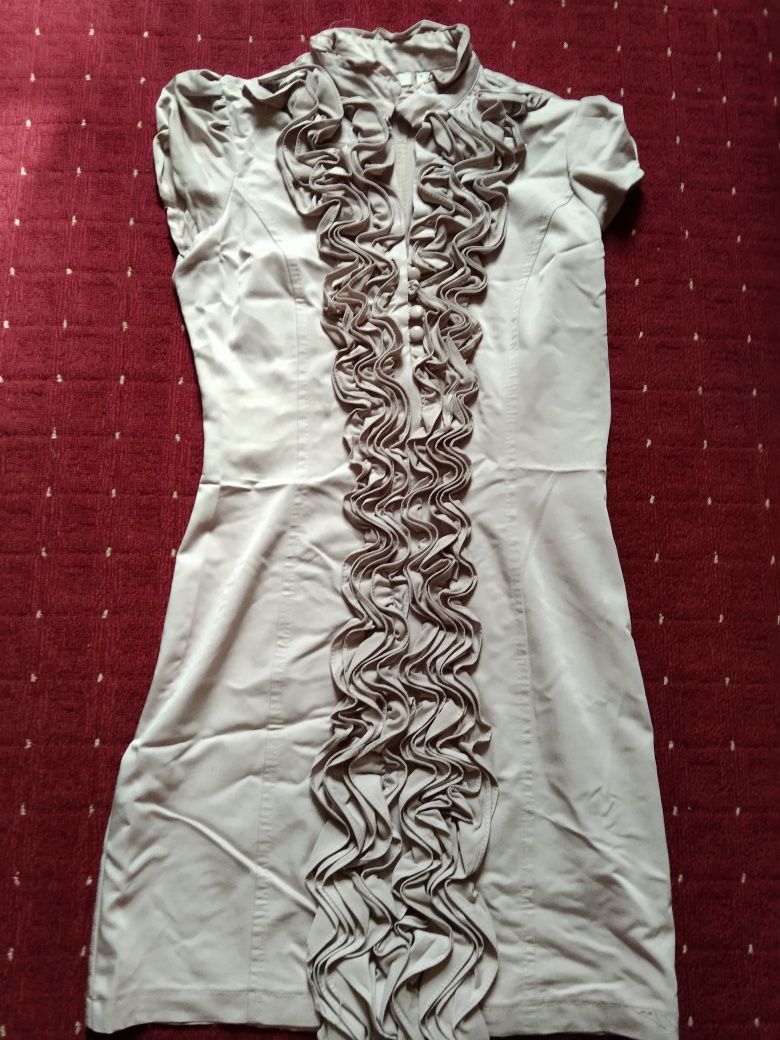 Бежевое платье сарафан