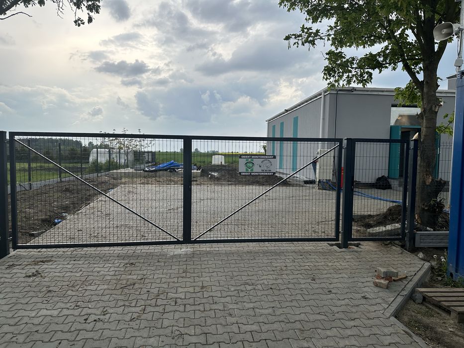 Montaż ogrodzeń panelowych siatki