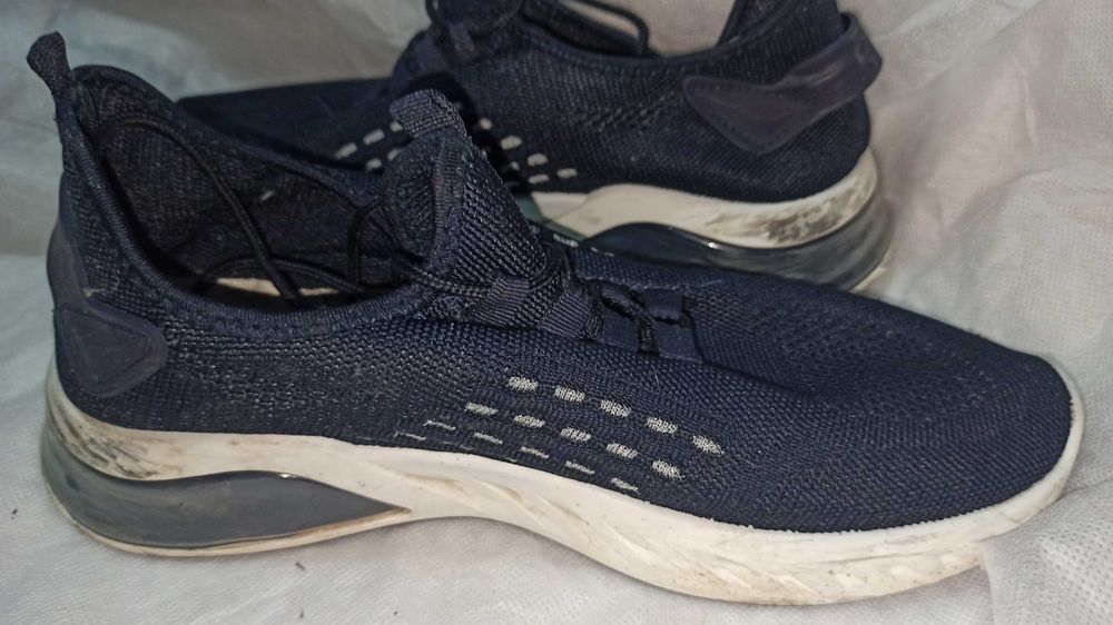 Летние кроссовки  в отличном состоянии