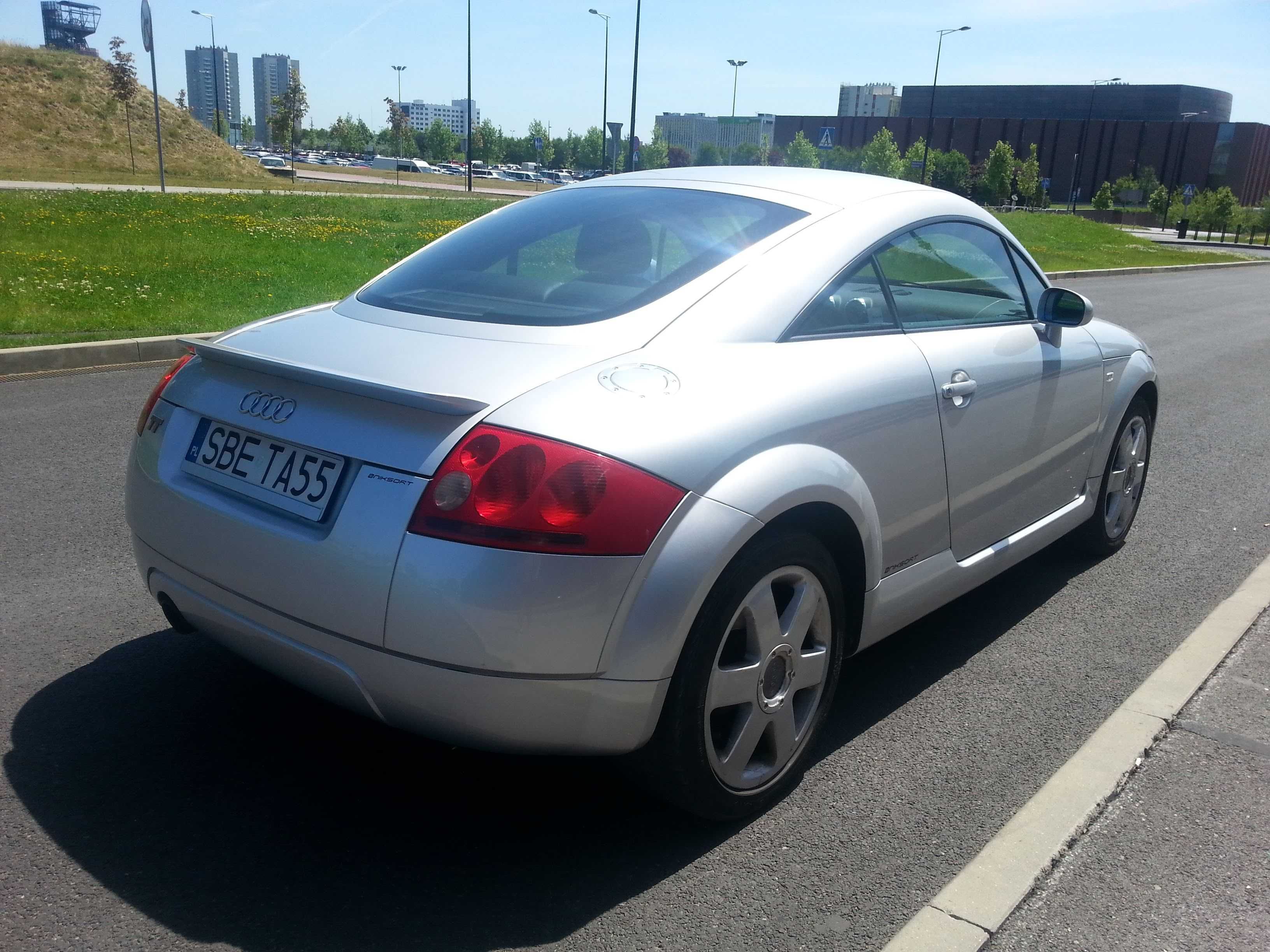 Audi TT  1,8 benzyna