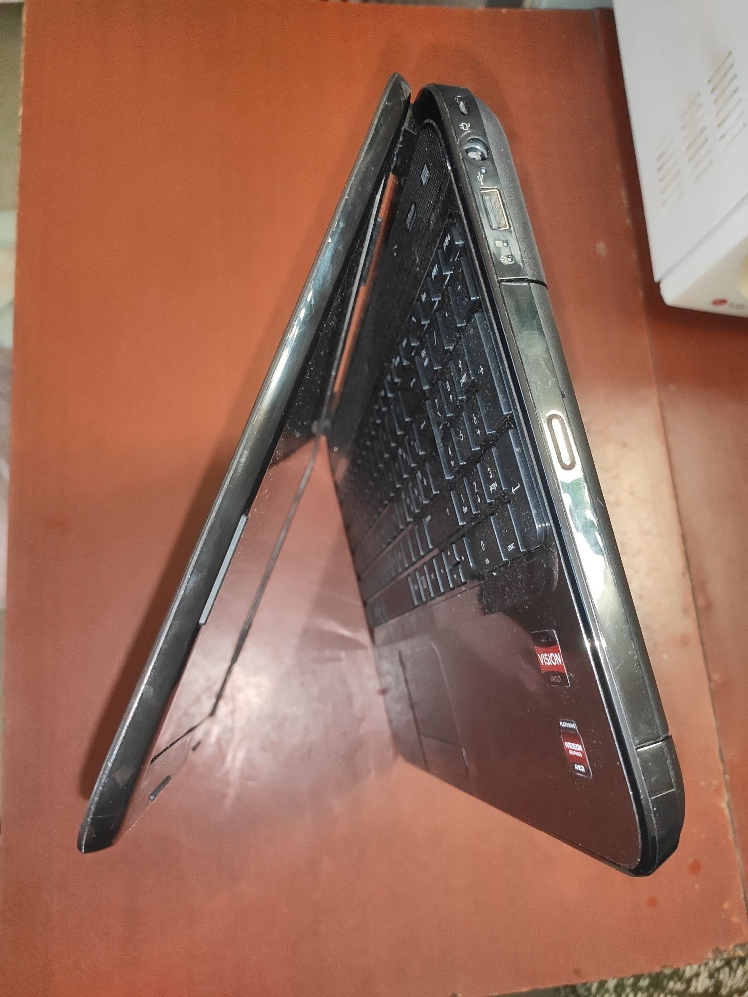 Бюджетный игровой Hp g6-15,6" А4-3,2Ггц,видео 3Гб,диск 720Гб,АКБ рабоч