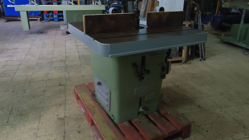 Tupia com mesa inclinável - carpintaria