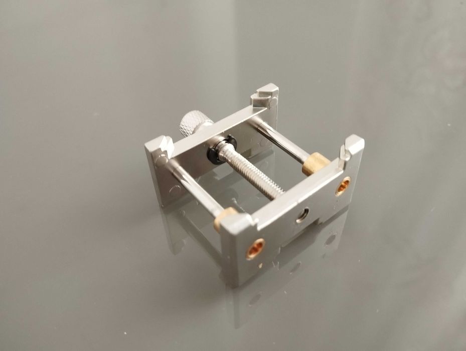 Podstawka zegarmistrzowska pod mechanizmy regulowana - nieużywana