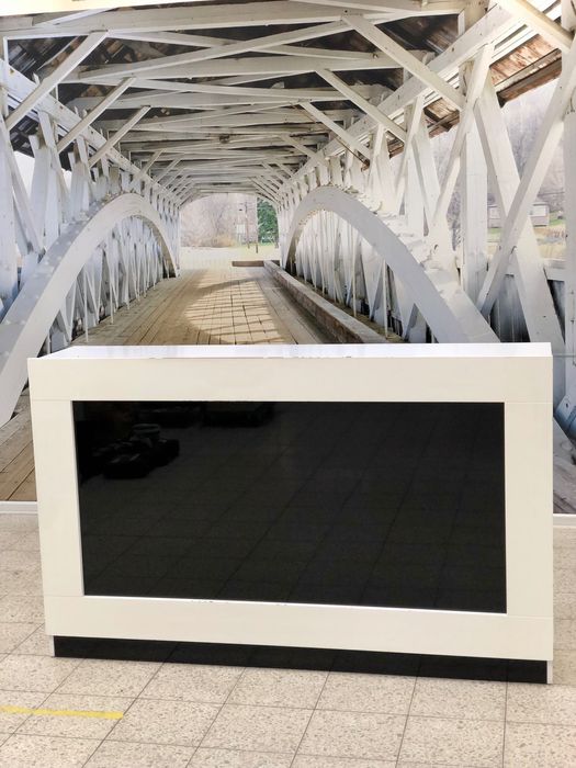 Lada sklepowa lakierowana